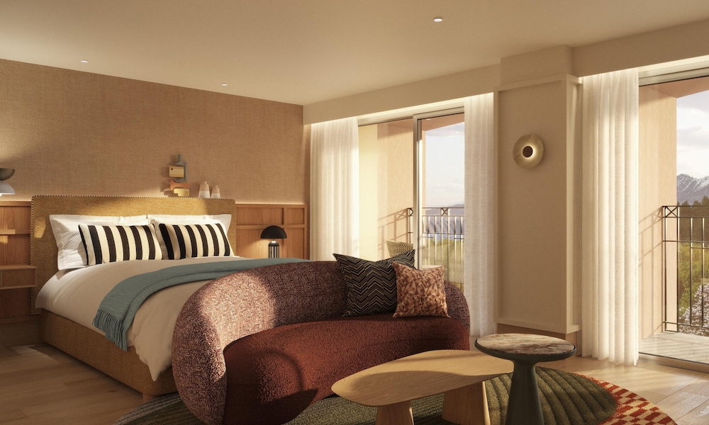 Qt, Suite, King Bed, Lake View