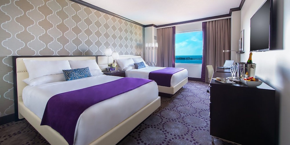 Deluxe, 2 Queen Beds, Gulf View, Smoking