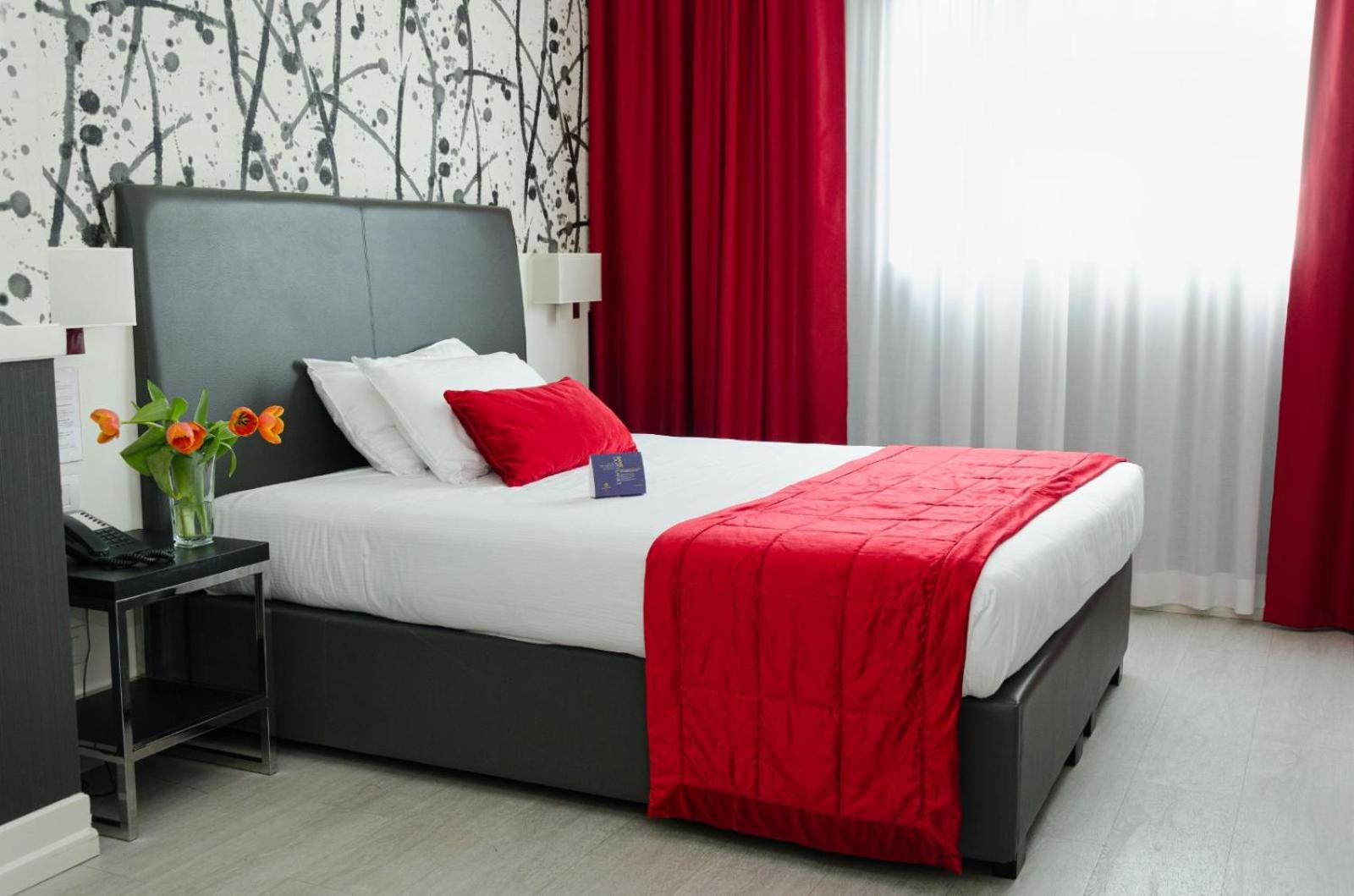 ROOM, SINGLE