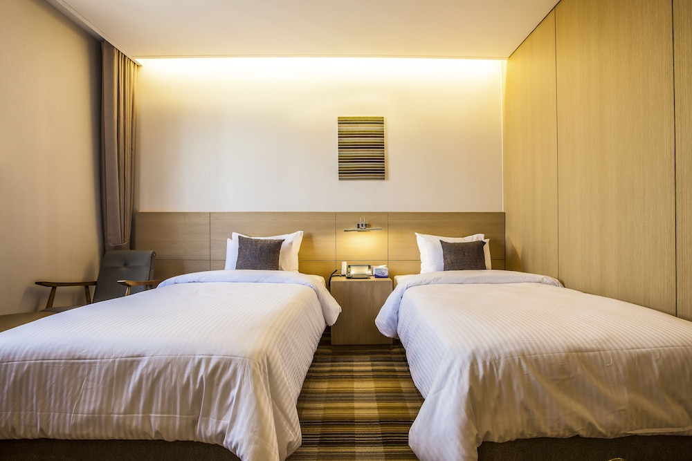 Hamilton Hotel 23/65