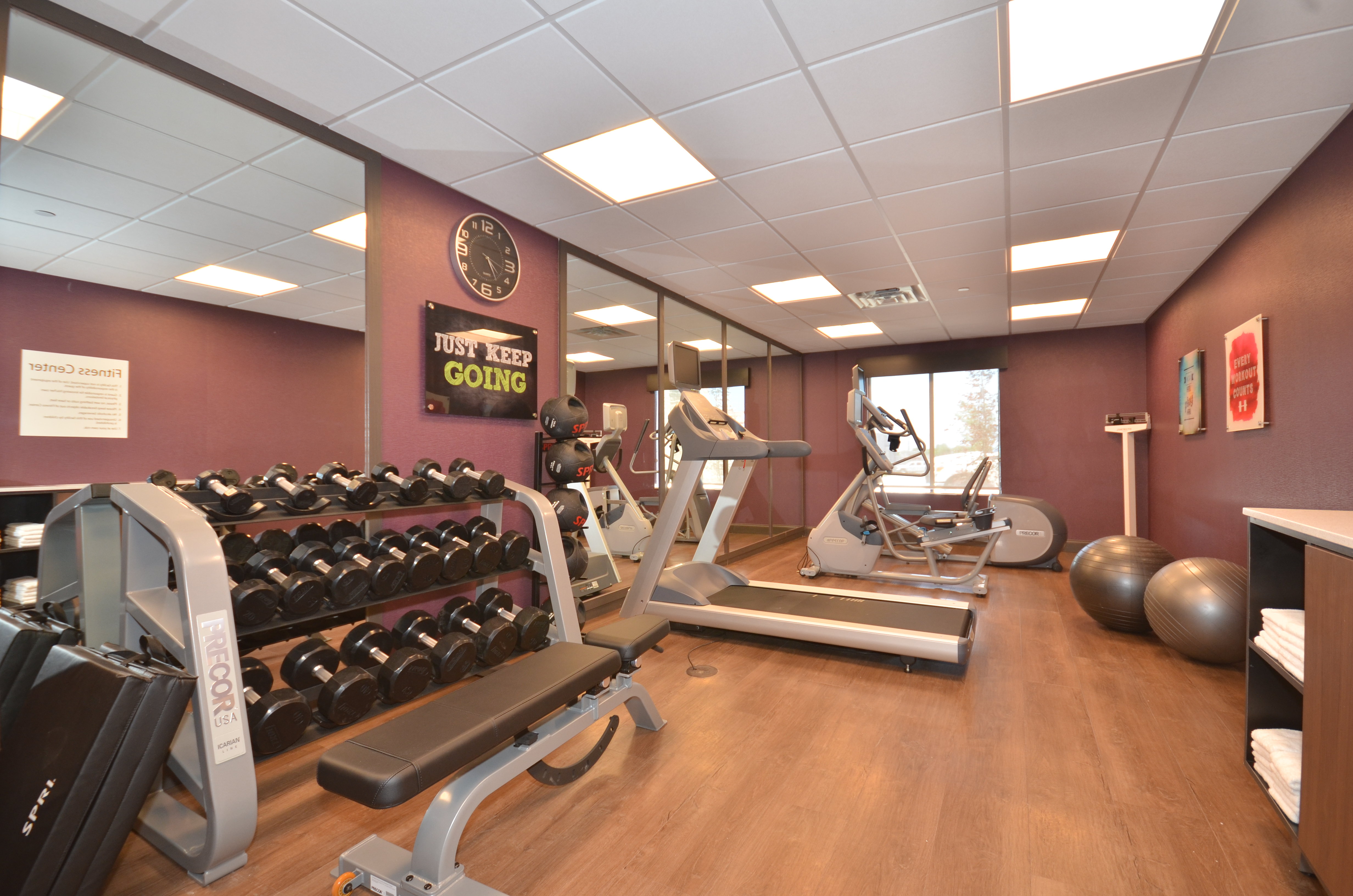 Holiday Inn Express & Suites Oklahoma City Mid - Arpt Area 15/25