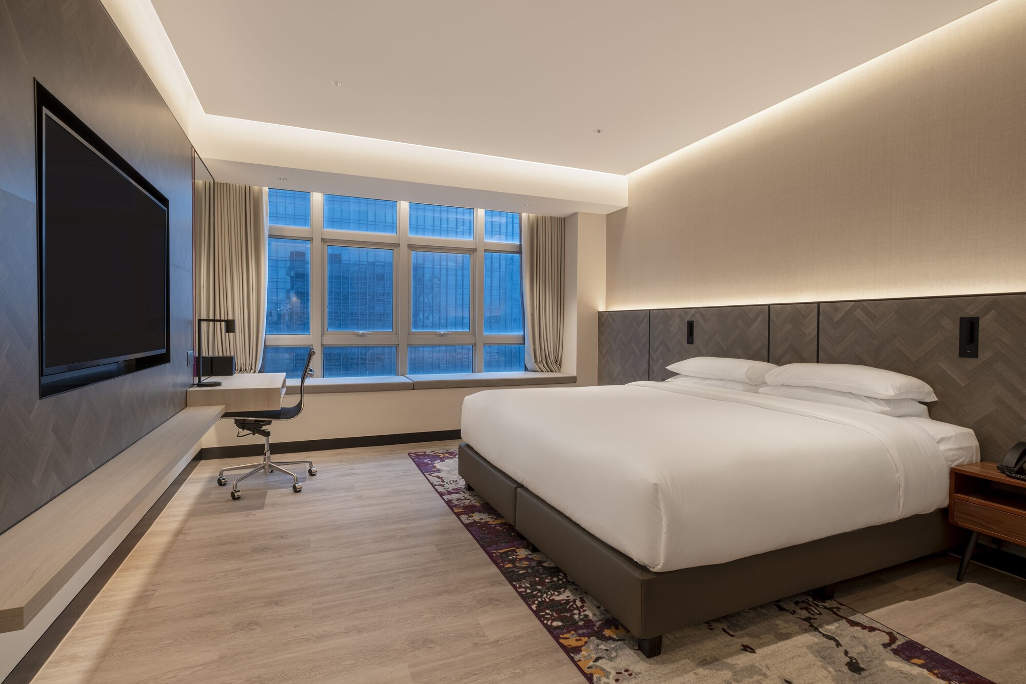 DELUXE, DOUBLE BED