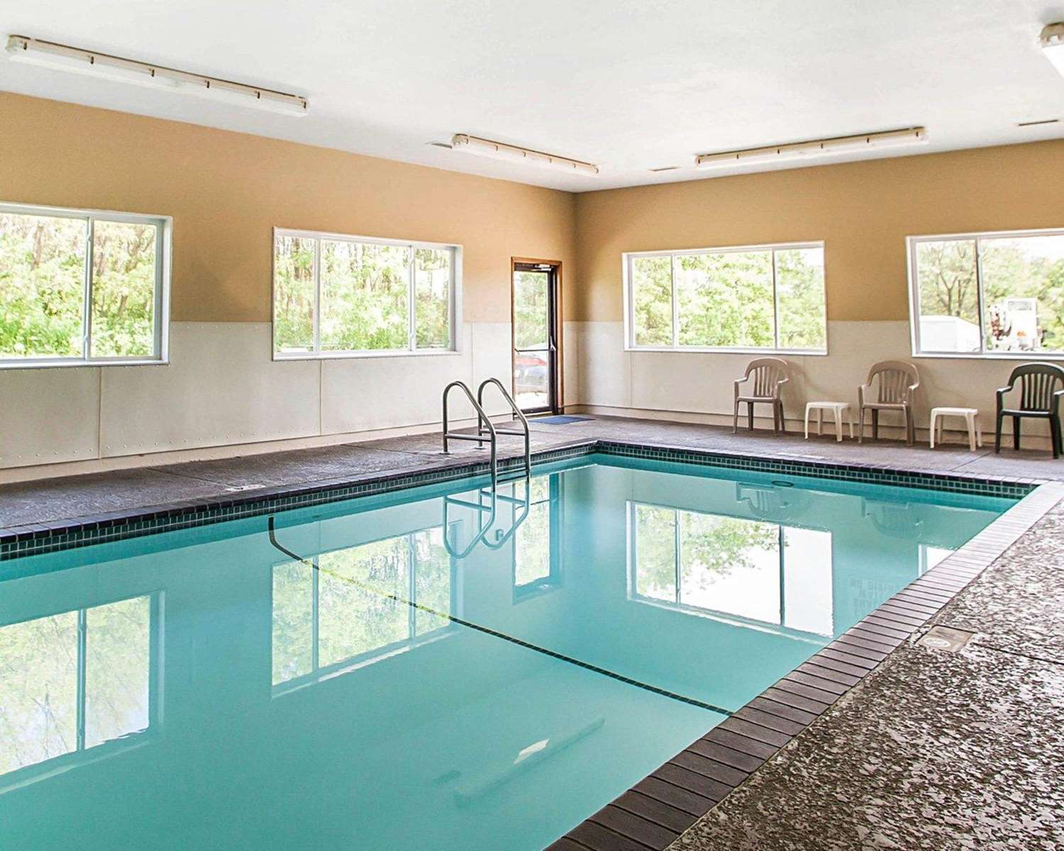 Quality Inn & Suites Davenport near I-80 16/24