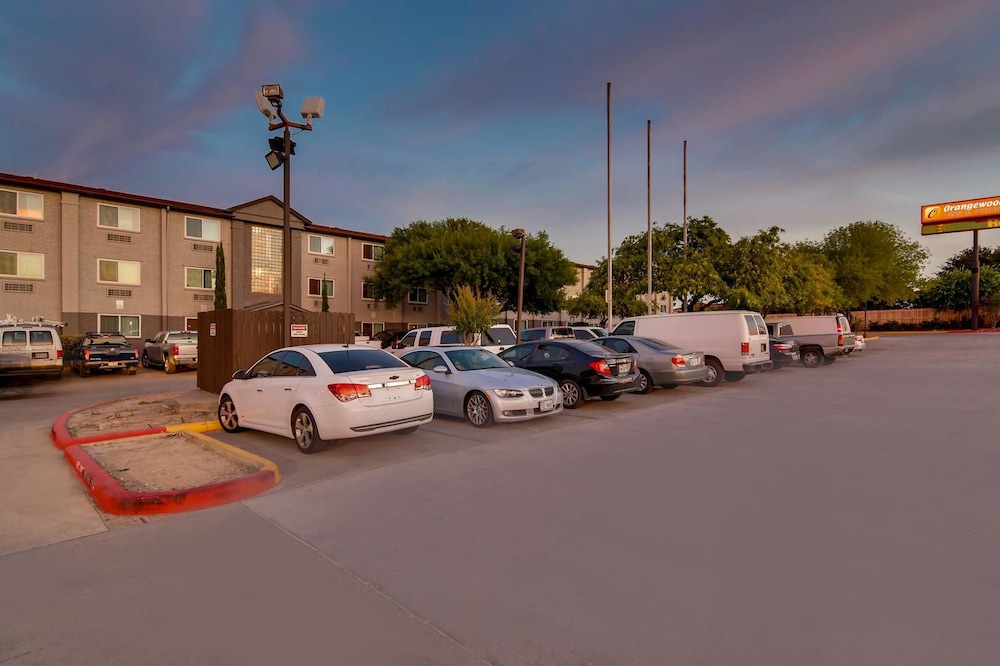 Orangewood Inn Suites Midtown 47/58
