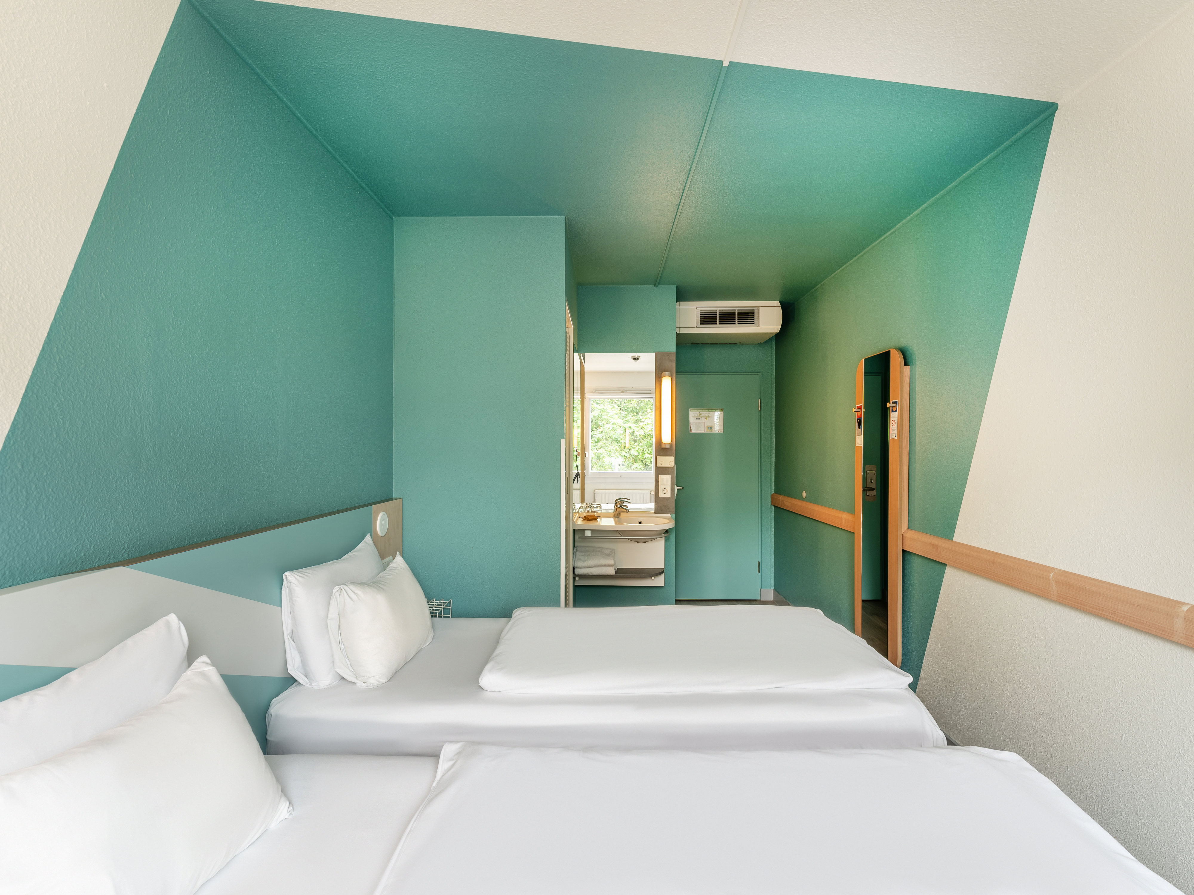 B&B HOTEL Freiburg-West 5/32