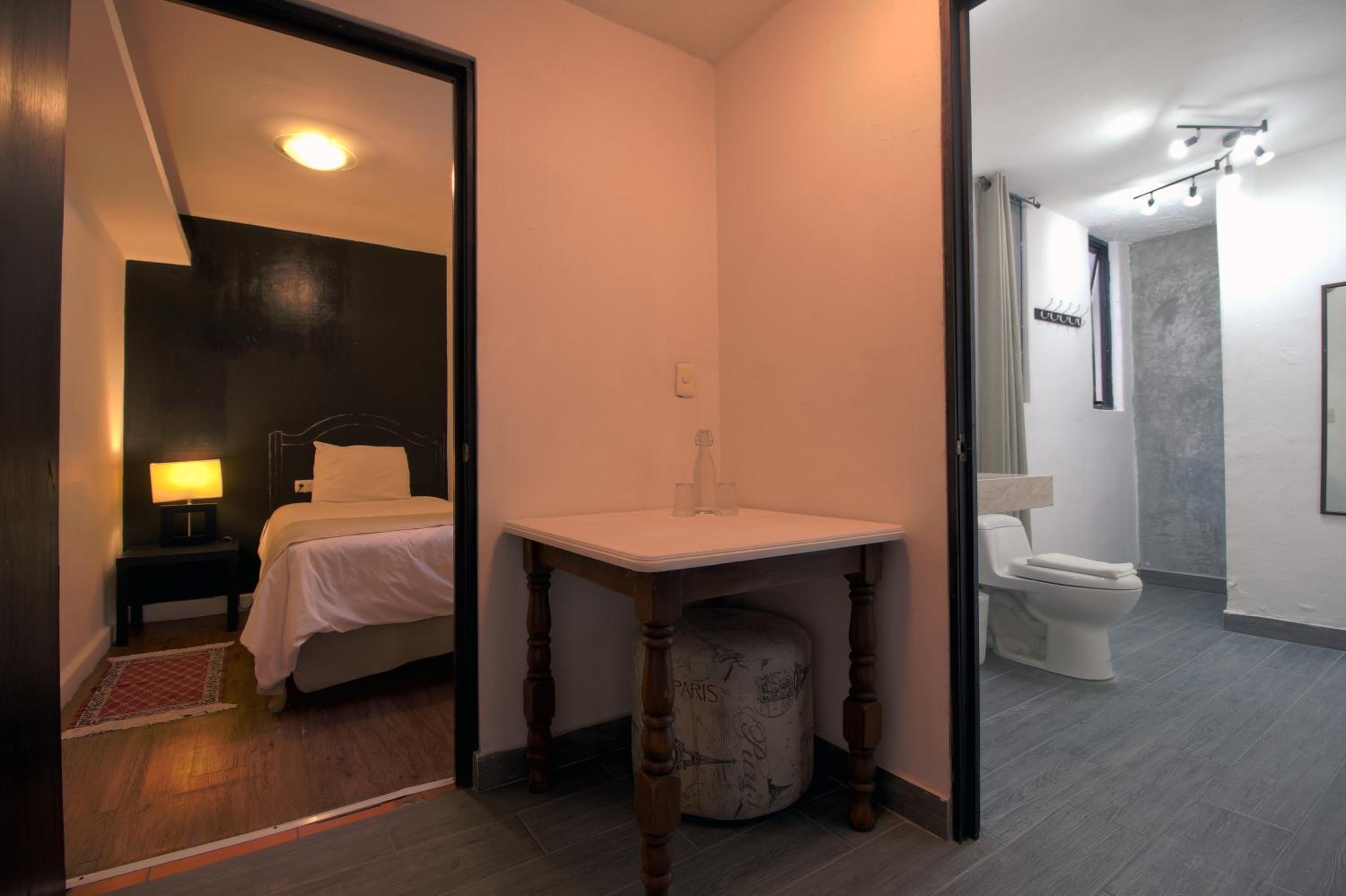 Hostal Punto 79 28/50
