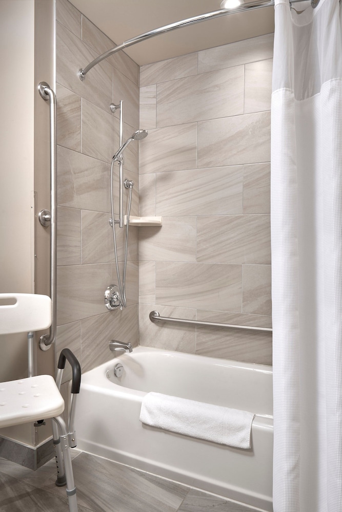 Fairfield Inn & Suites by Marriott Airdrie 50/54