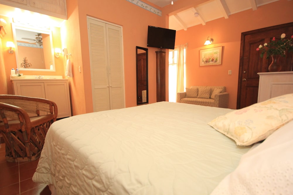 Margaritas, Queen Bed