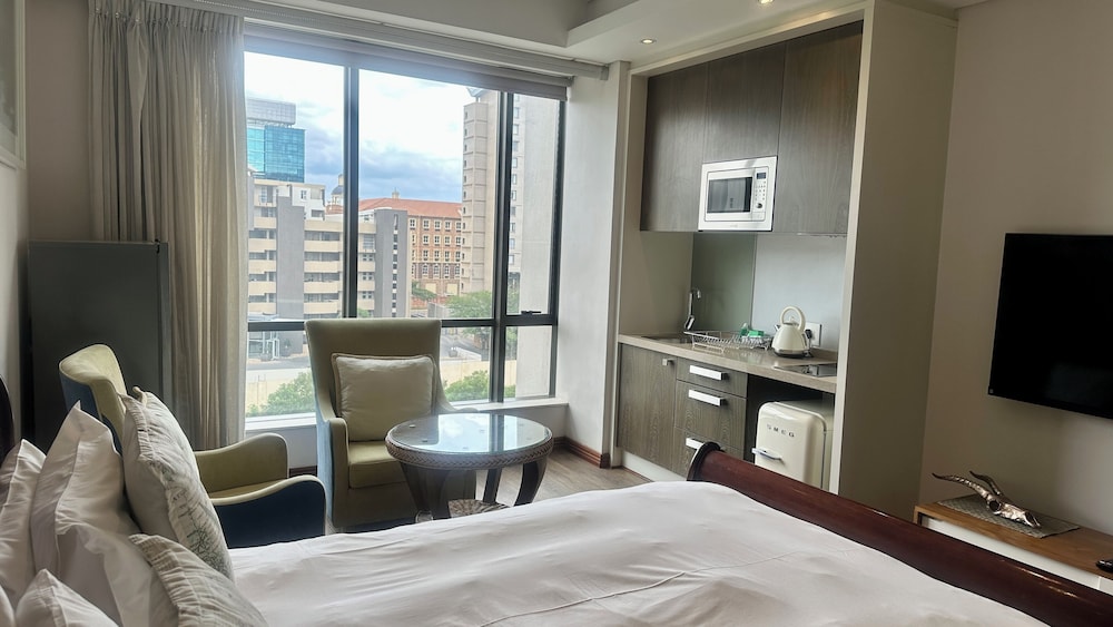 Sandton Skye Unit 702 30/50