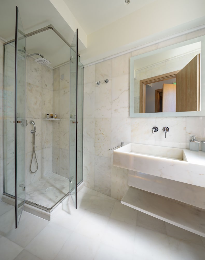 Fos Downtown Suites 49/50