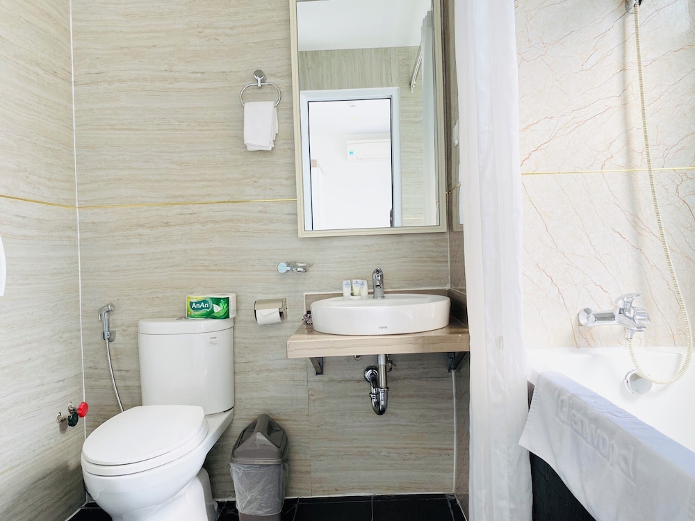 Glenwood Suites 48/49
