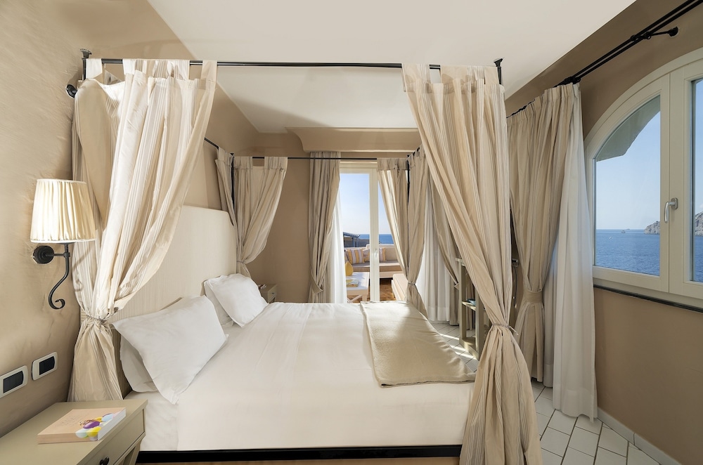 Therasia Resort Sea And Spa 38/100