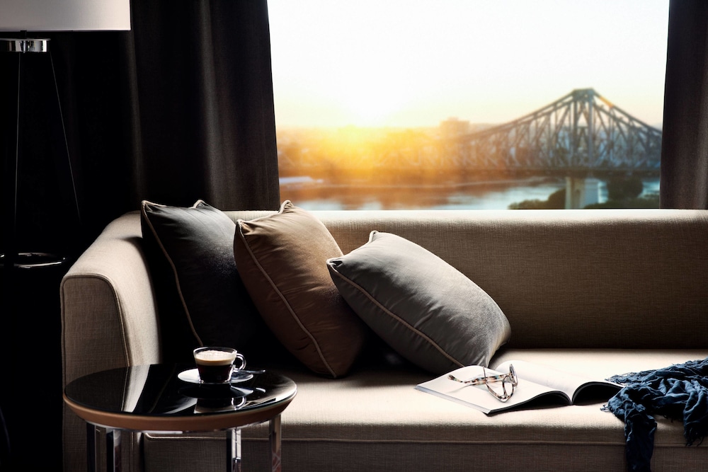 BRISBANE MARRIOTT HOTEL 21/57