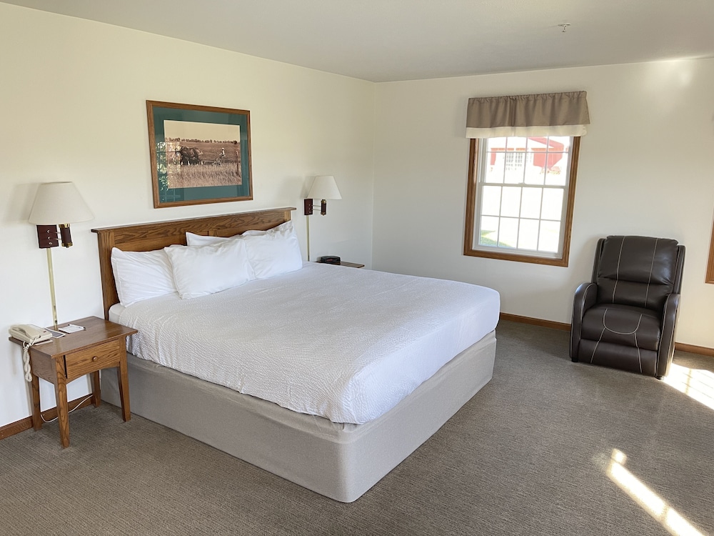 Farmstead Inn & Conference Center 17/47