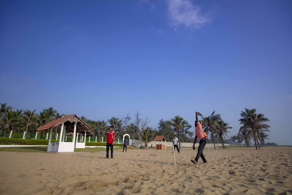 Shelter Beach Resort 56/66