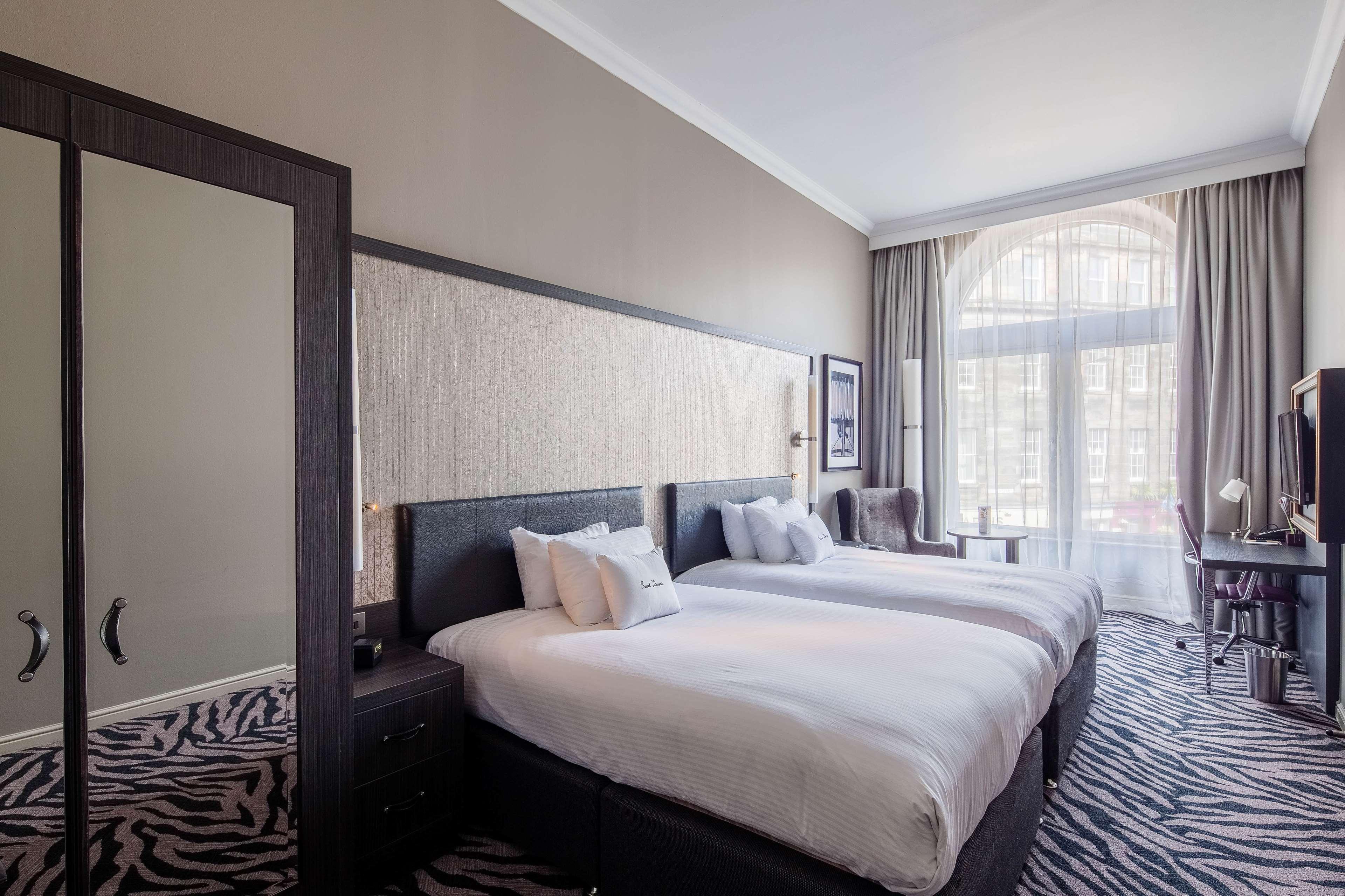 Deluxe, Twin Beds
