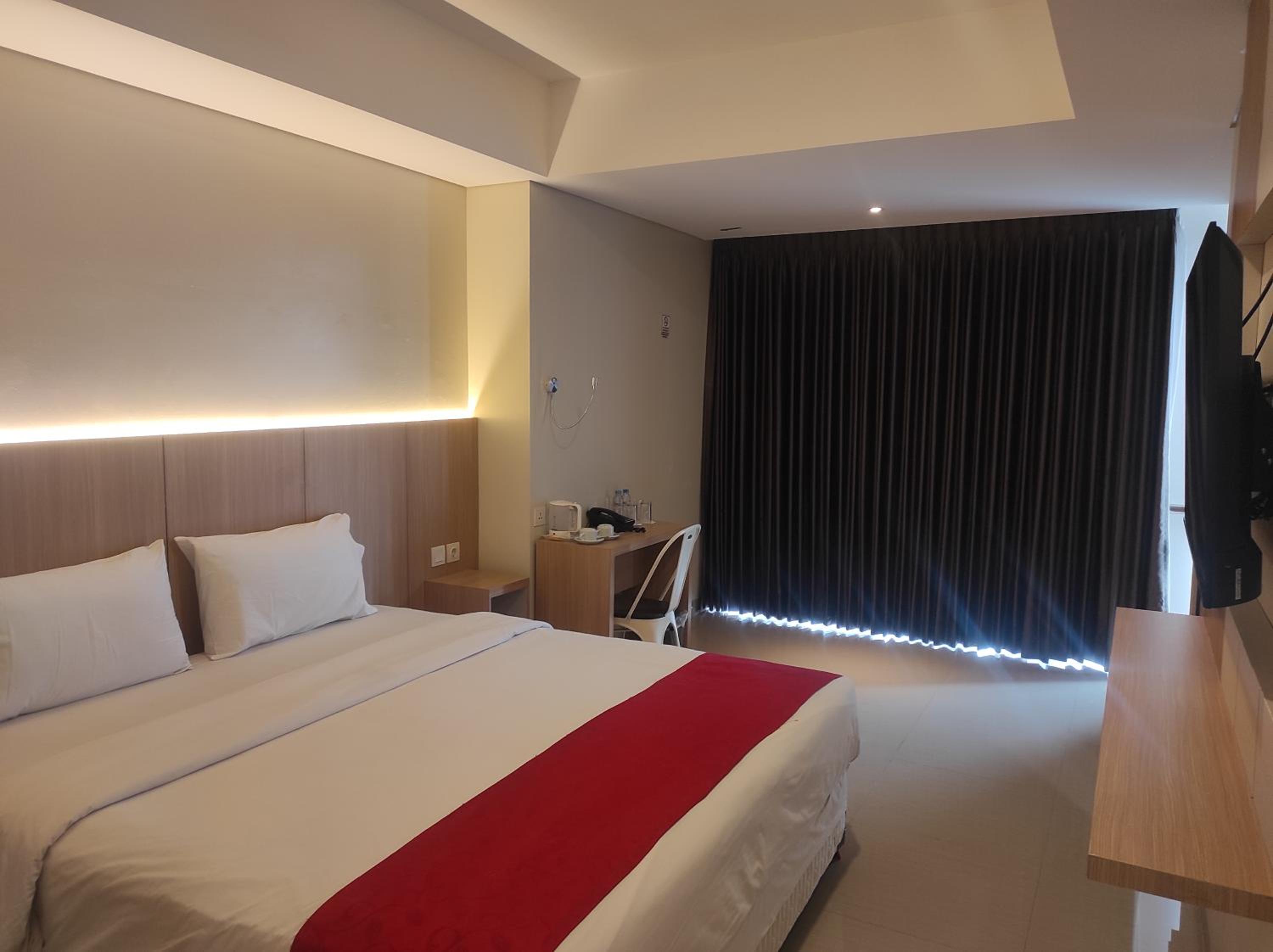 DELUXE, DOUBLE BED