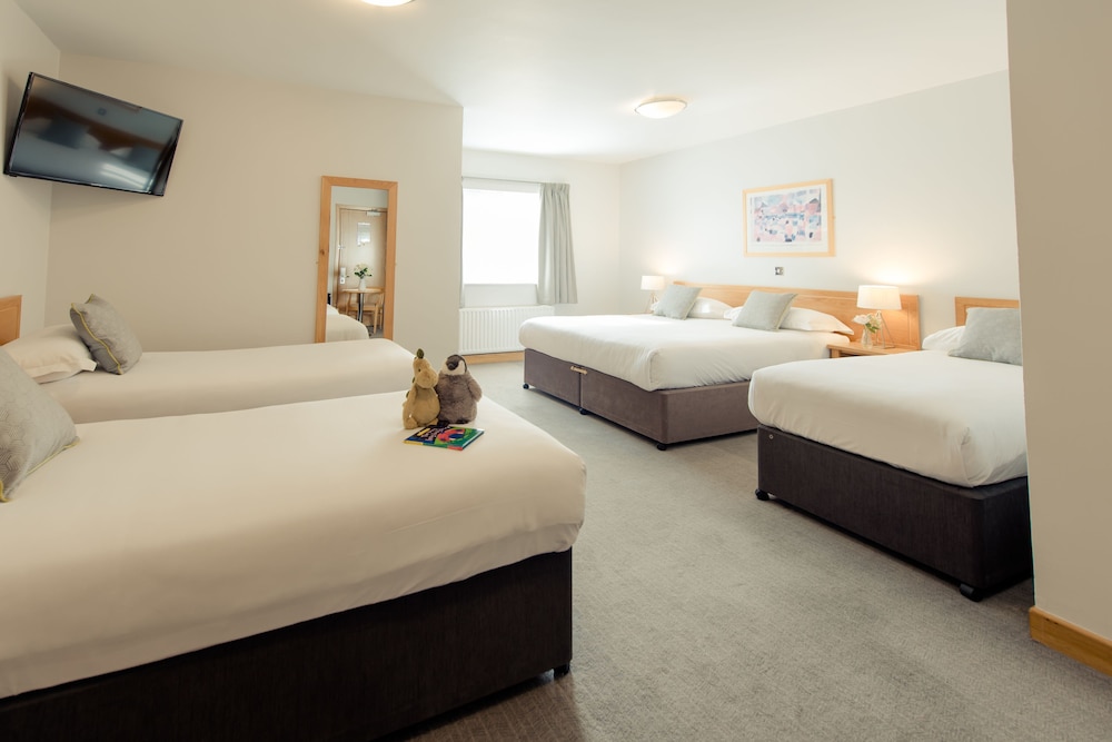 Viking Hotel Waterford(Formerly Ramada Viking Hotel) 11/63