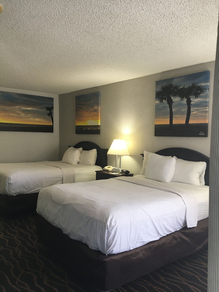 Days Inn by Wyndham Stuart 19/70
