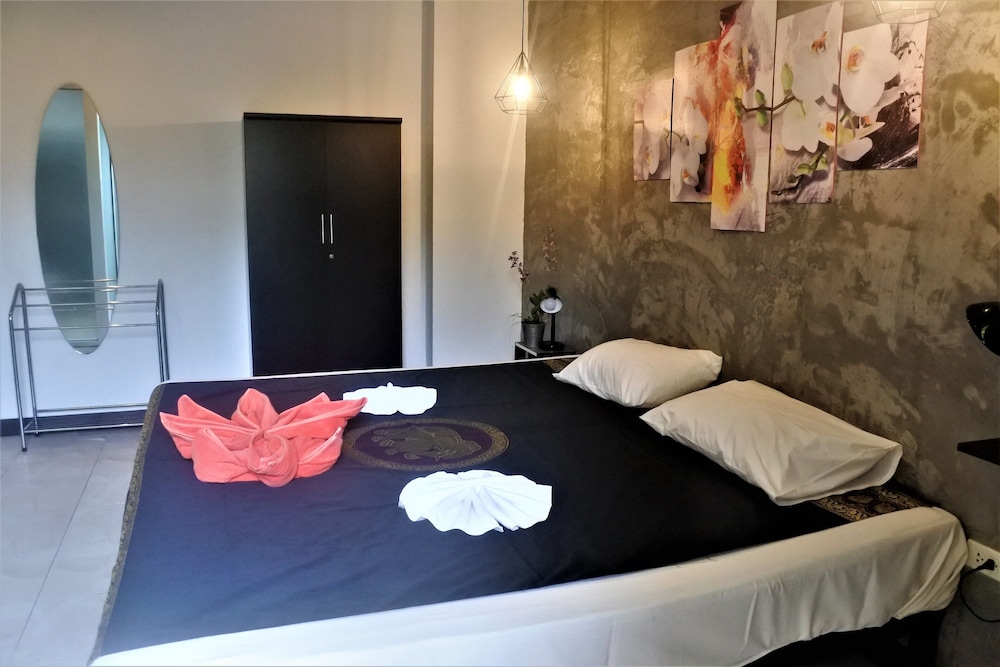 Hi Karon Beach Hotel 10/50