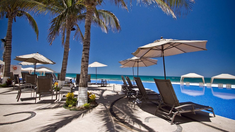 Park Royal Beach Mazatlan 3/59