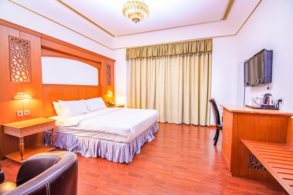 ROOM, QUEEN BED, CITY VIEW
