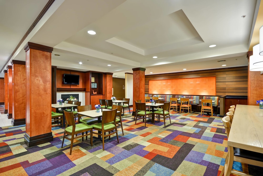 Fairfield Inn Suites Birmingham Fultondale I 65 18/22