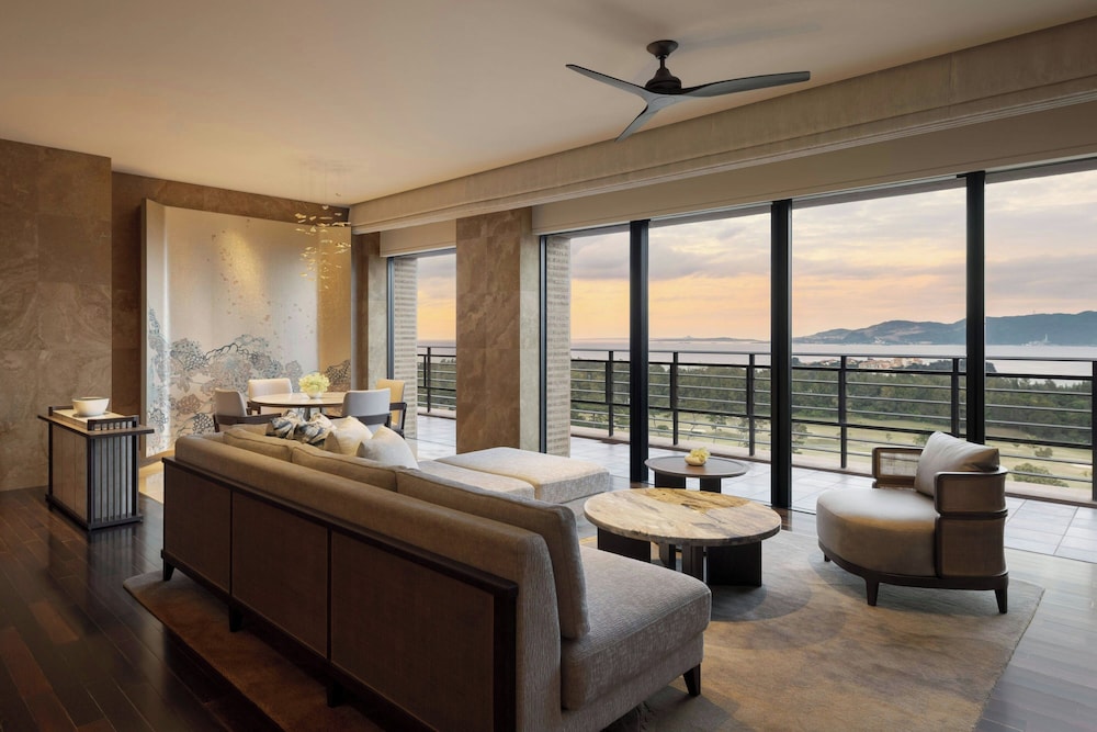 جناح بسريرين مزدوجين بغرفة نوم واحدة، The Ritz Carlton Okinawa 3/4