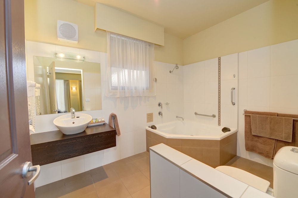 Comfort Inn Suites City Views 19/30