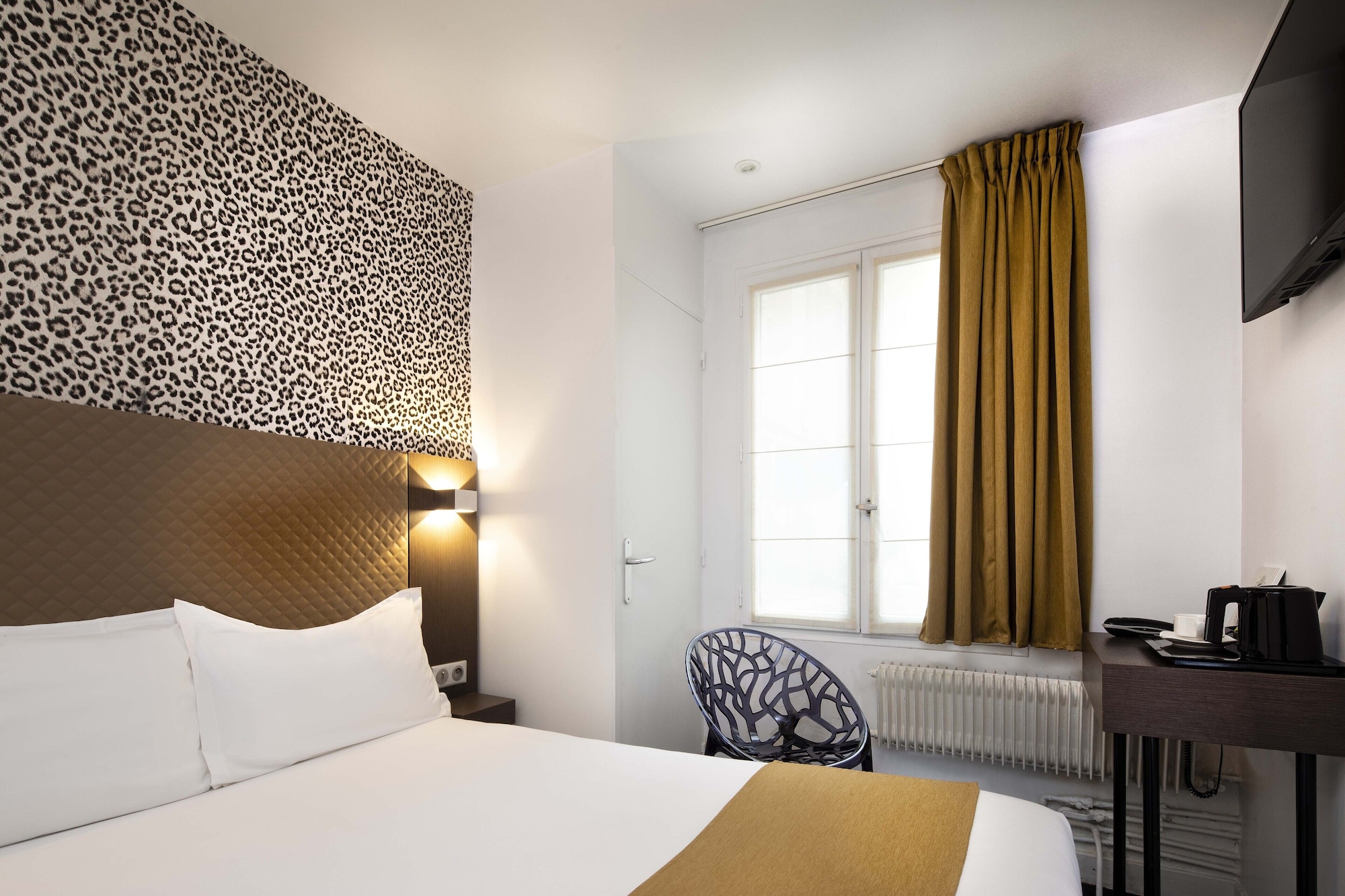 ROOM, DOUBLE BED