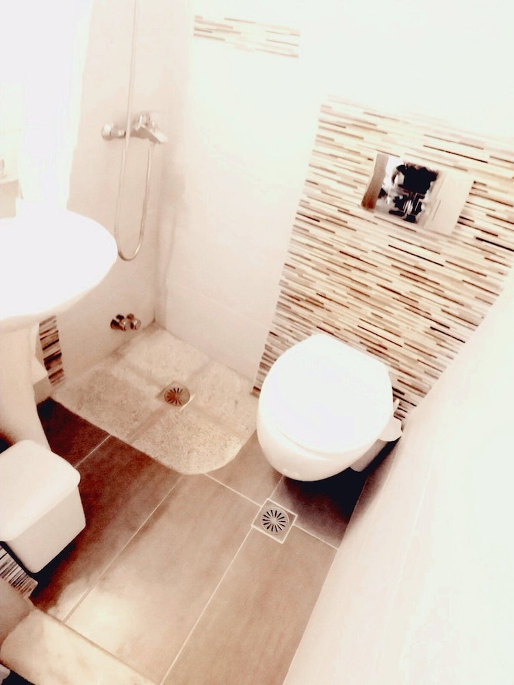 Virginia Rooms 22/22