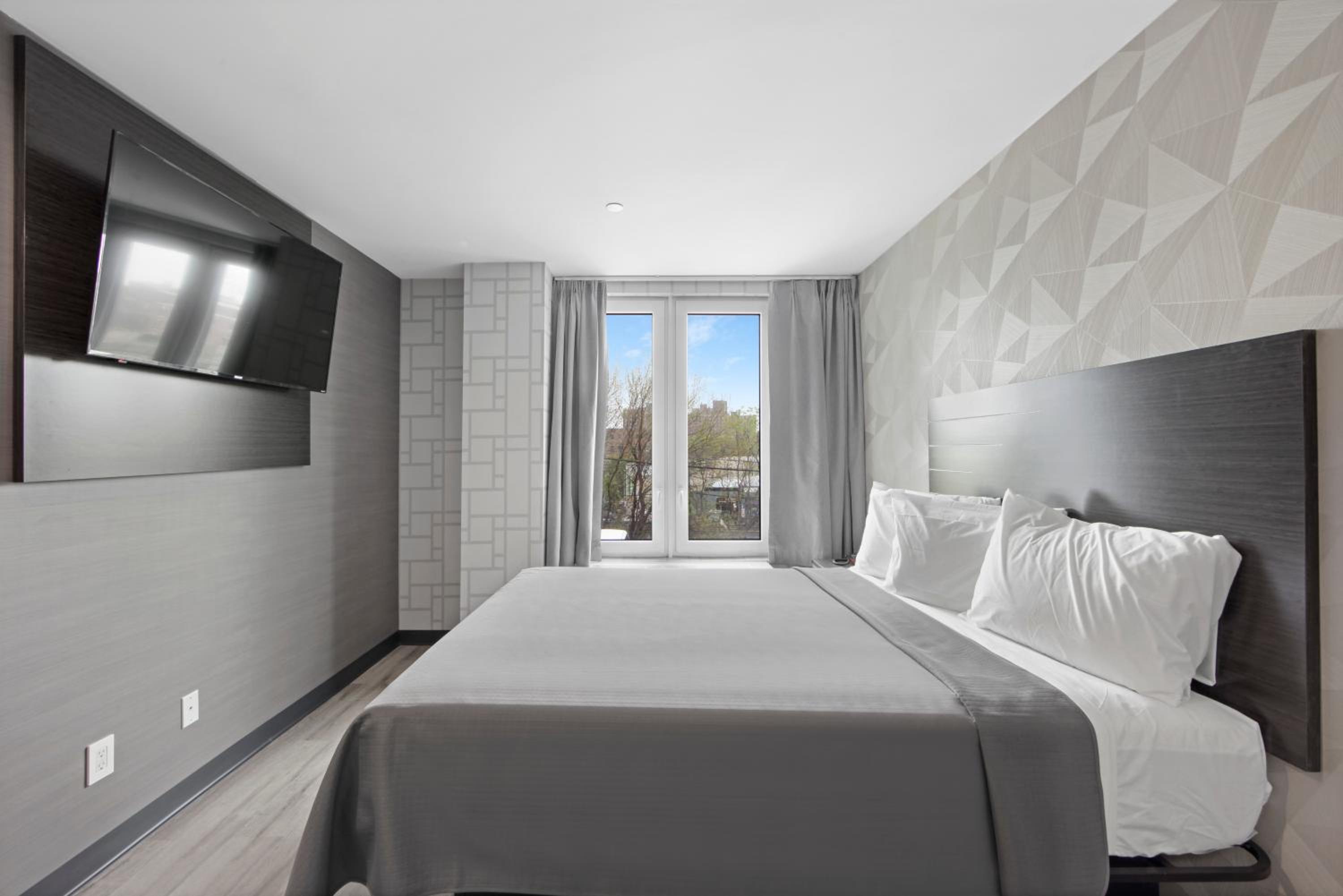 Hotel 365 Bronx 24/50