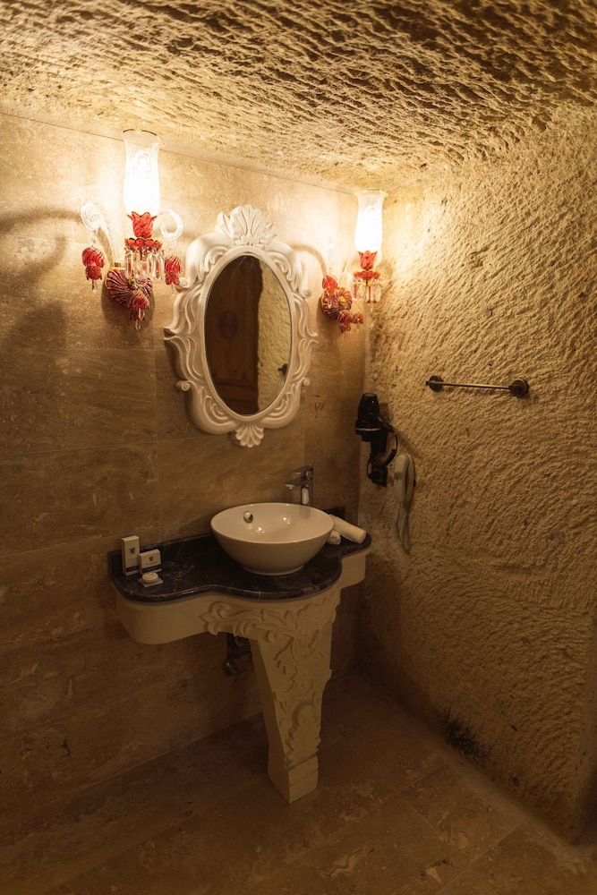 Solo Cave Suites 55/61