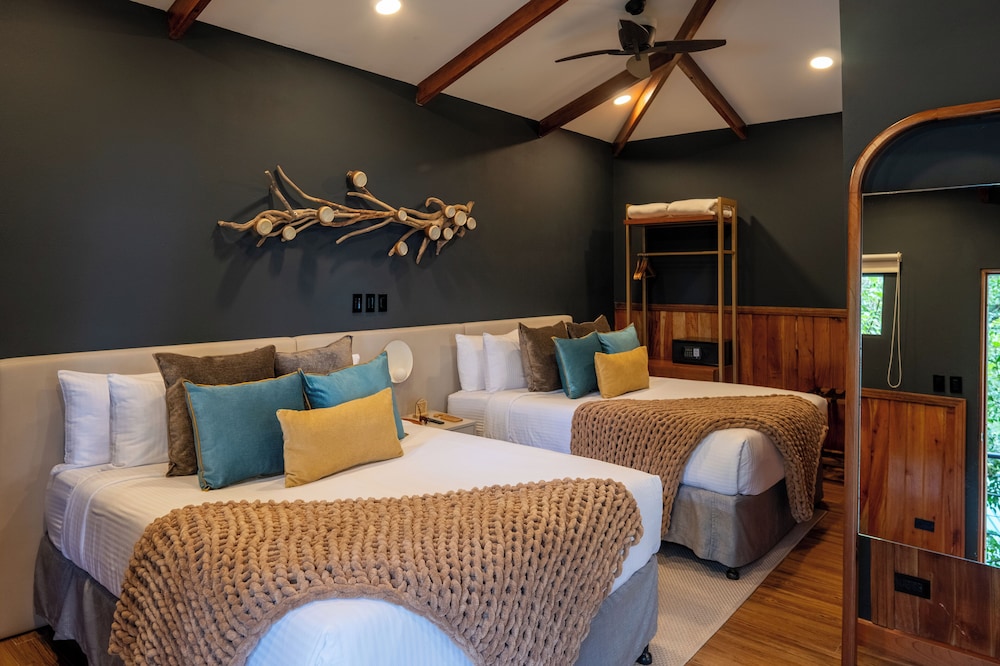 Forest, Junior, Bungalow, 2 Queen Beds