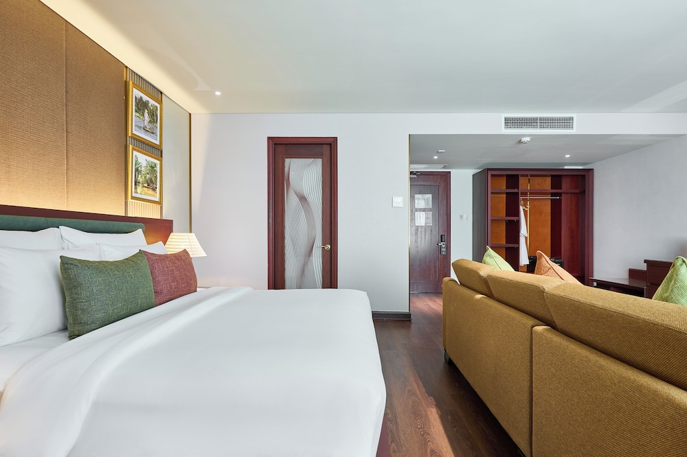 Kin, Suite, Queen Bed 3/10