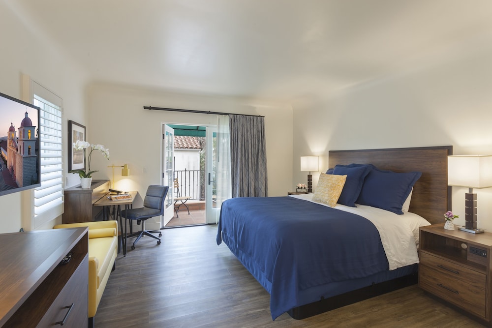 PREMIUM, KING BED, BALCONY