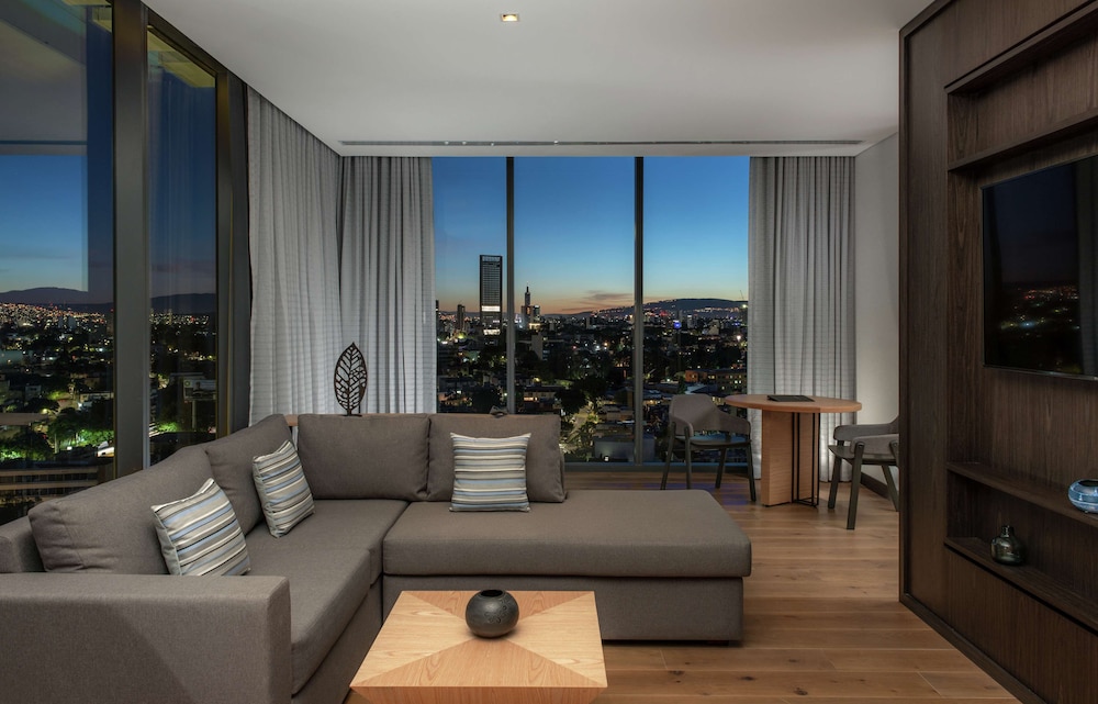 Hilton Guadalajara Midtown 55/83