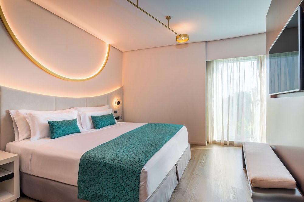 FAMILY SUITE, DELUXE