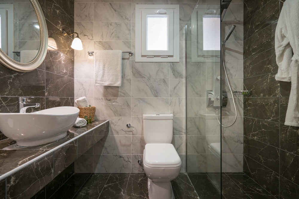 Aeolos Boutique Hotel & Suites 62/65