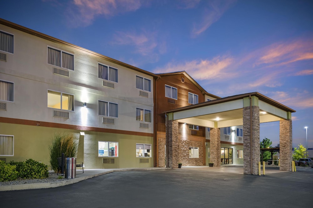 Best Western Plus The Four Corners Inn 65/69