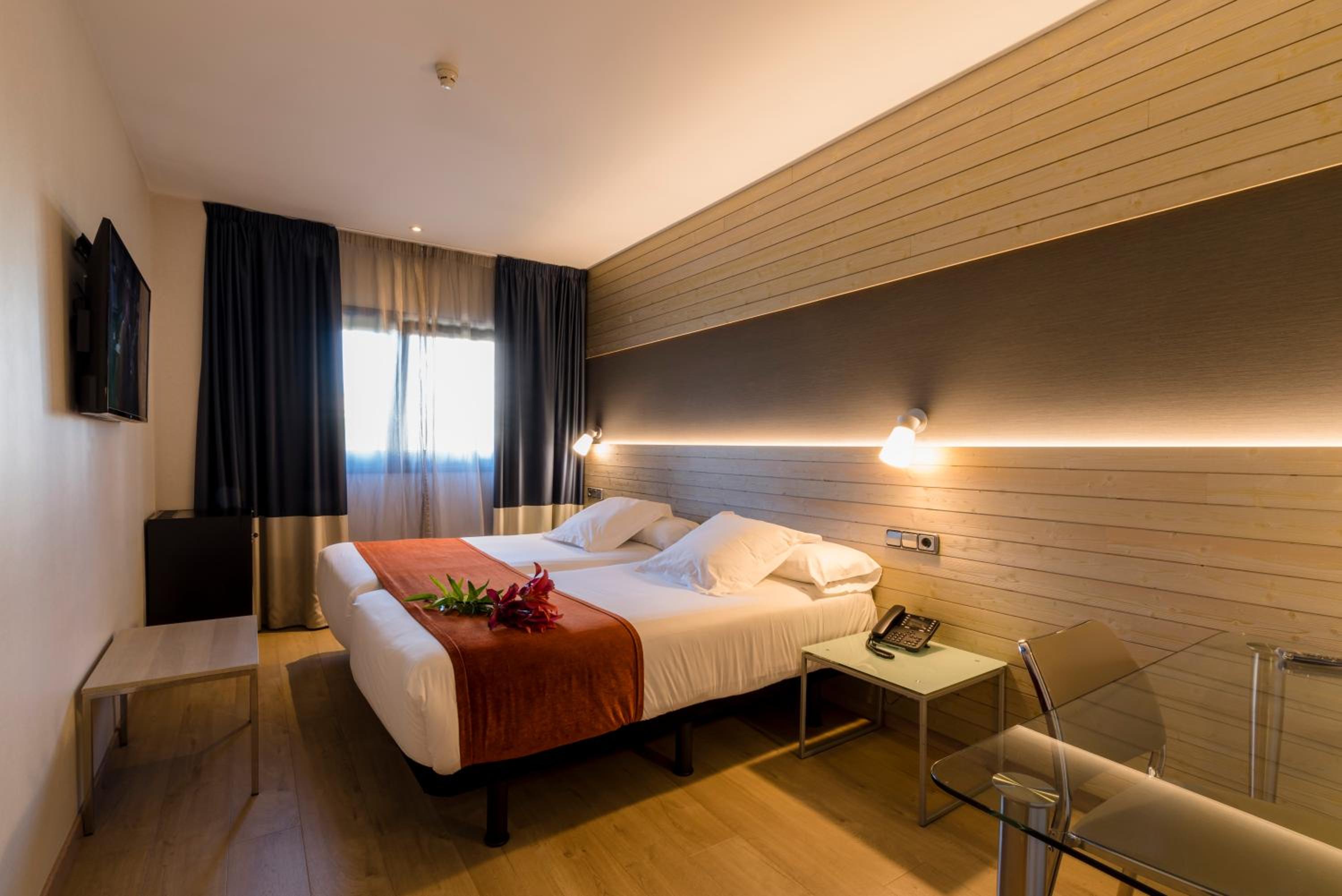 غرفة عائلية بأربعة أسرّة