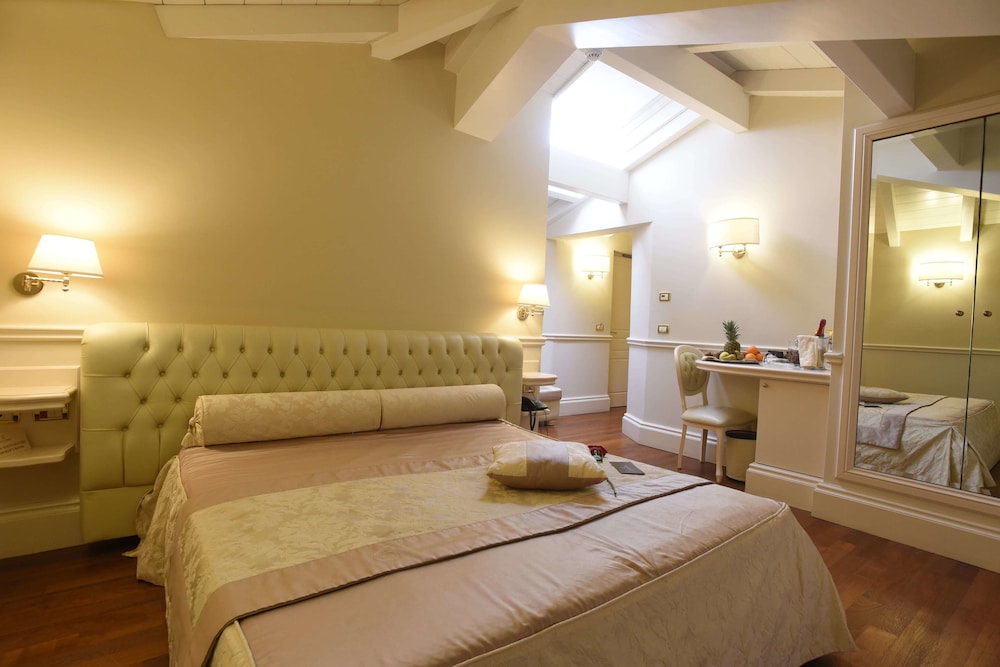 Suite Hotel Santa Chiara 17/50