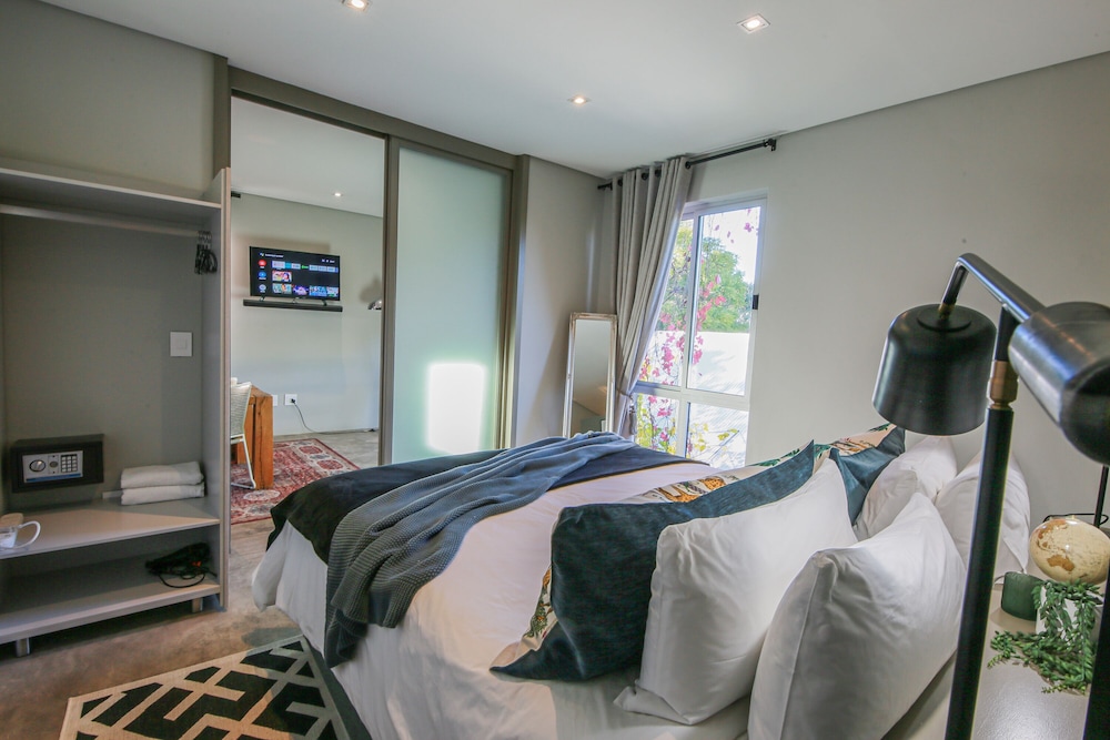 2 BEDROOMS, FAMILY, APARTMENT, GARDEN VIEW, KITCHENETTE