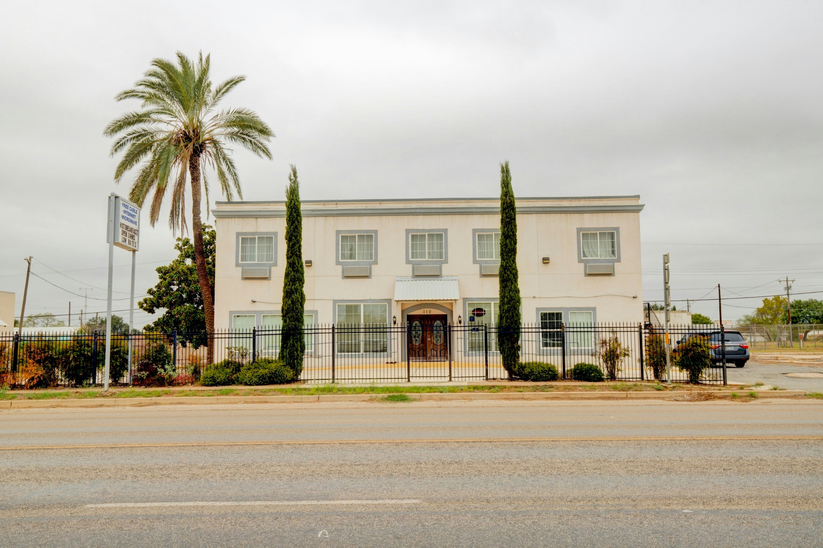 Hotel O Dilley Main St TX 1/42