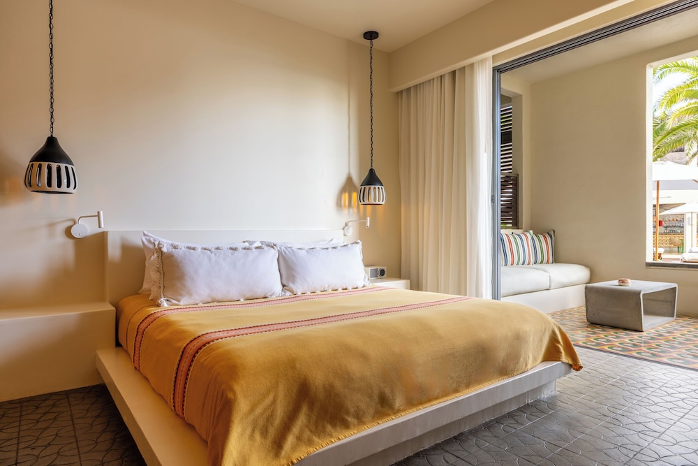 Room, King Bed, Pool Side, Accessible