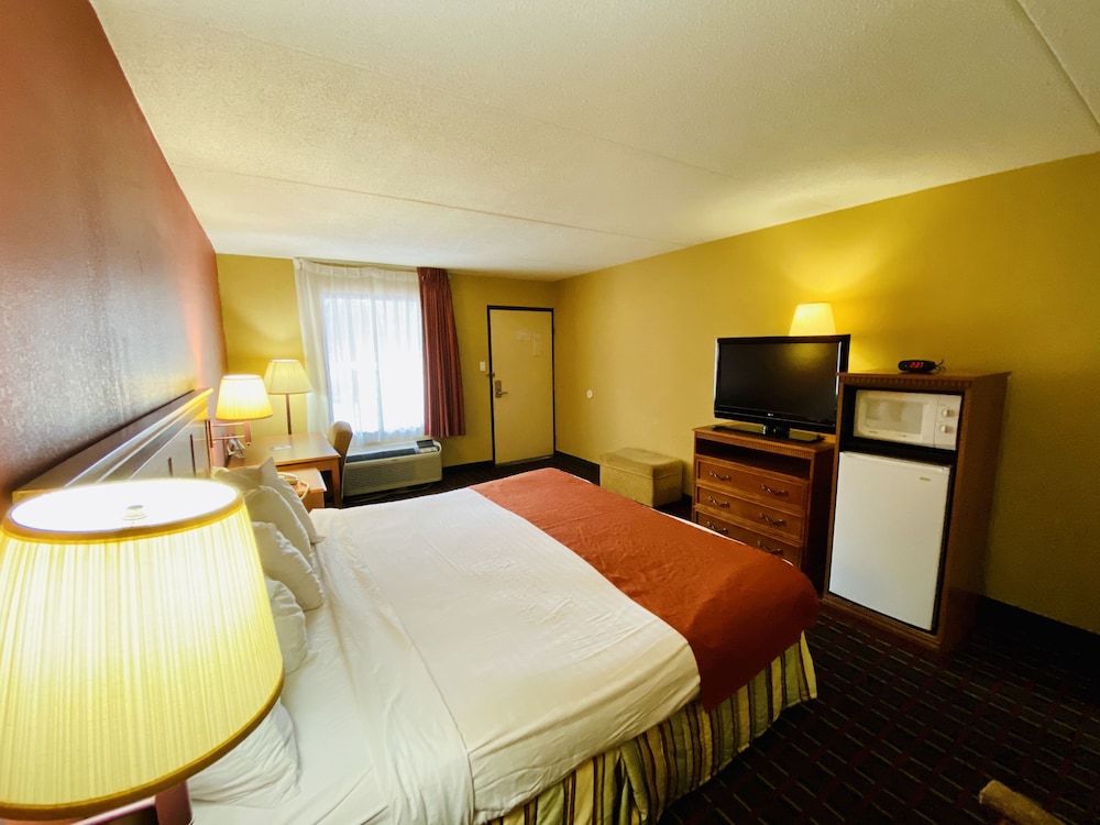 Days Inn by Wyndham Harriman 17/39