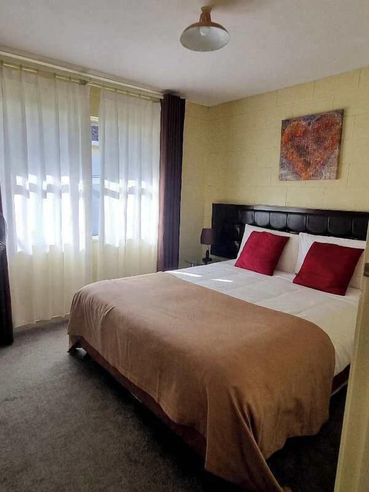 2 BEDROOMS, FAMILY, APARTMENT, KITCHEN