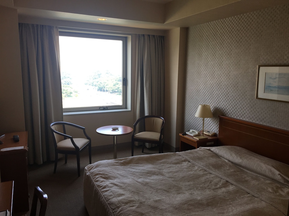 Crown Palais Kokura 32/56