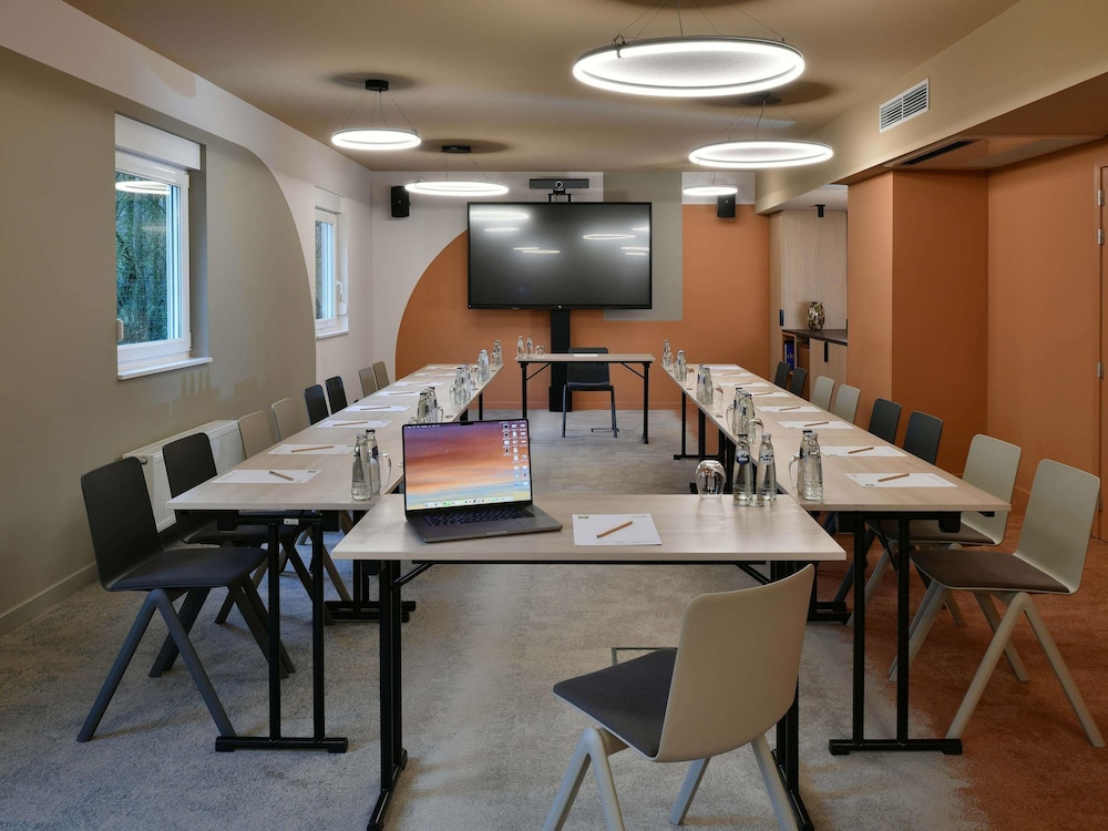 Ibis Styles Charleroi Airport Aero44 50/57