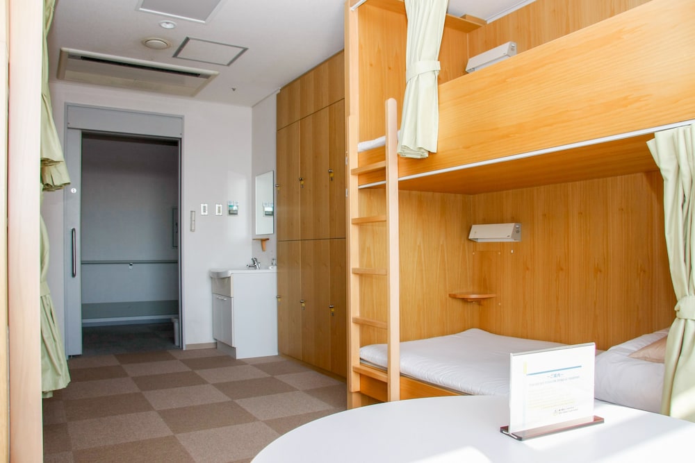 Shin-Osaka Youth Hostel 34/36